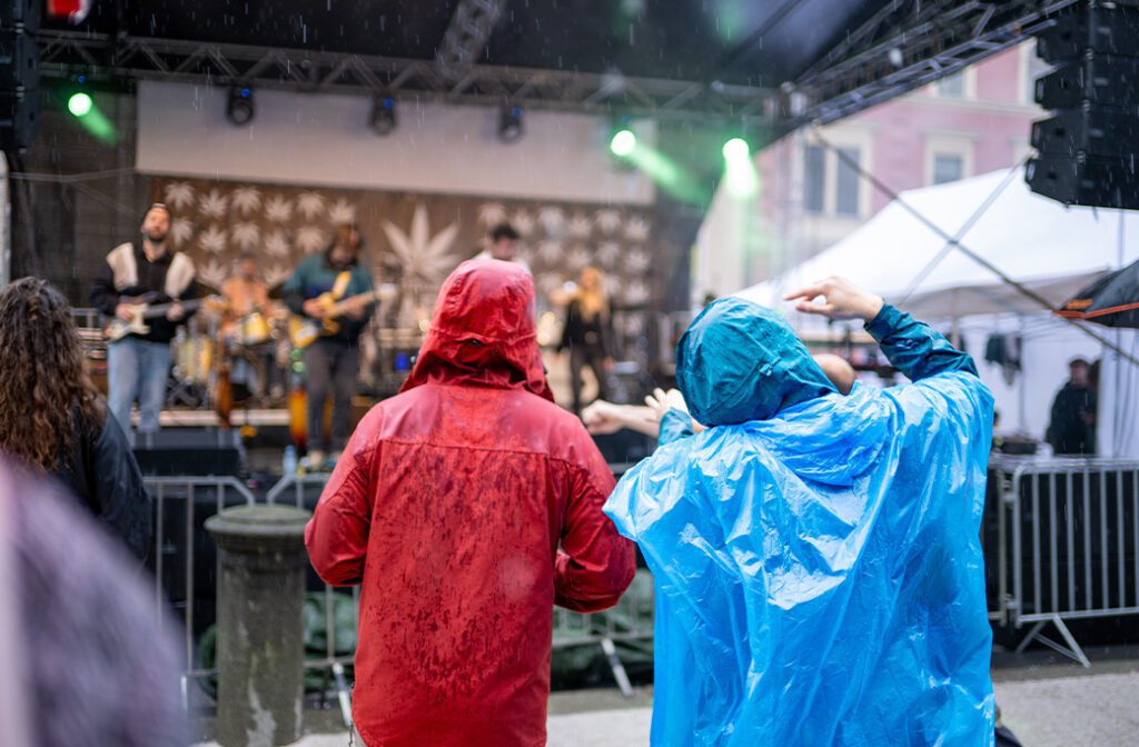 How Does Temporary Fencing Help During Unstable Weather Conditions?