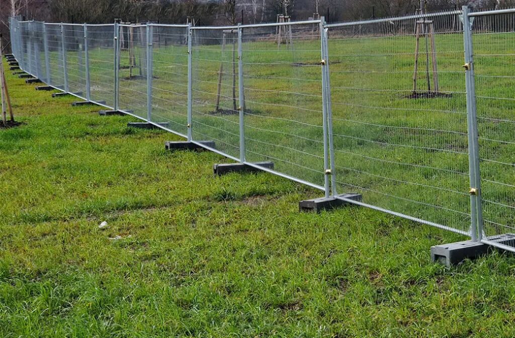 Why Choose Mobile Fencing in Waterbury?